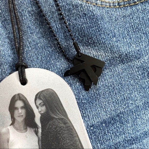 NEW Kendall and Kylie High Rise Straight Skinny Jeans - Picture 3 of 8